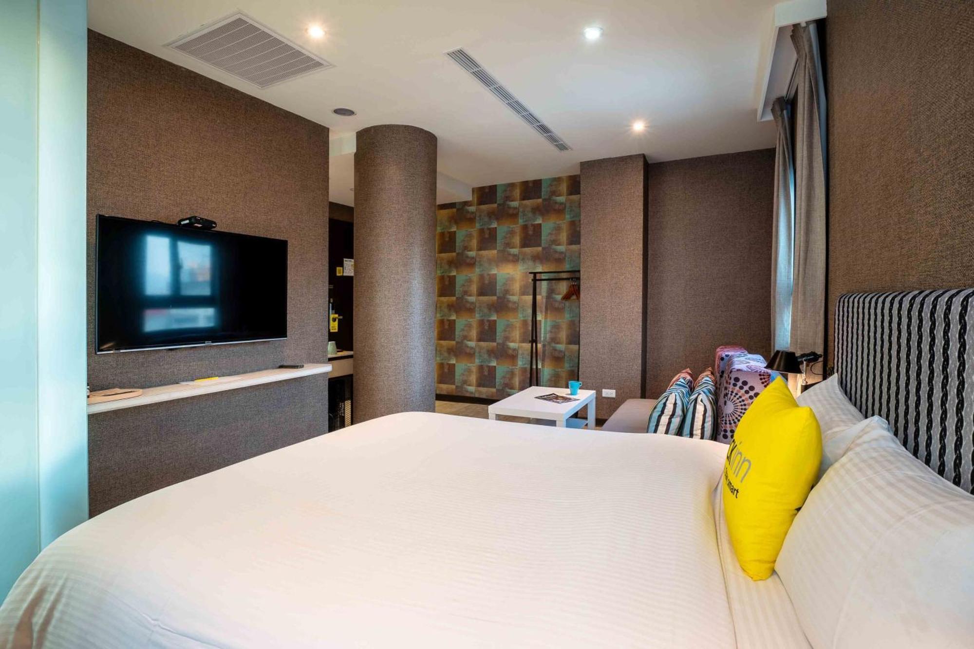 Check Inn Taichung Ziyou Buitenkant foto