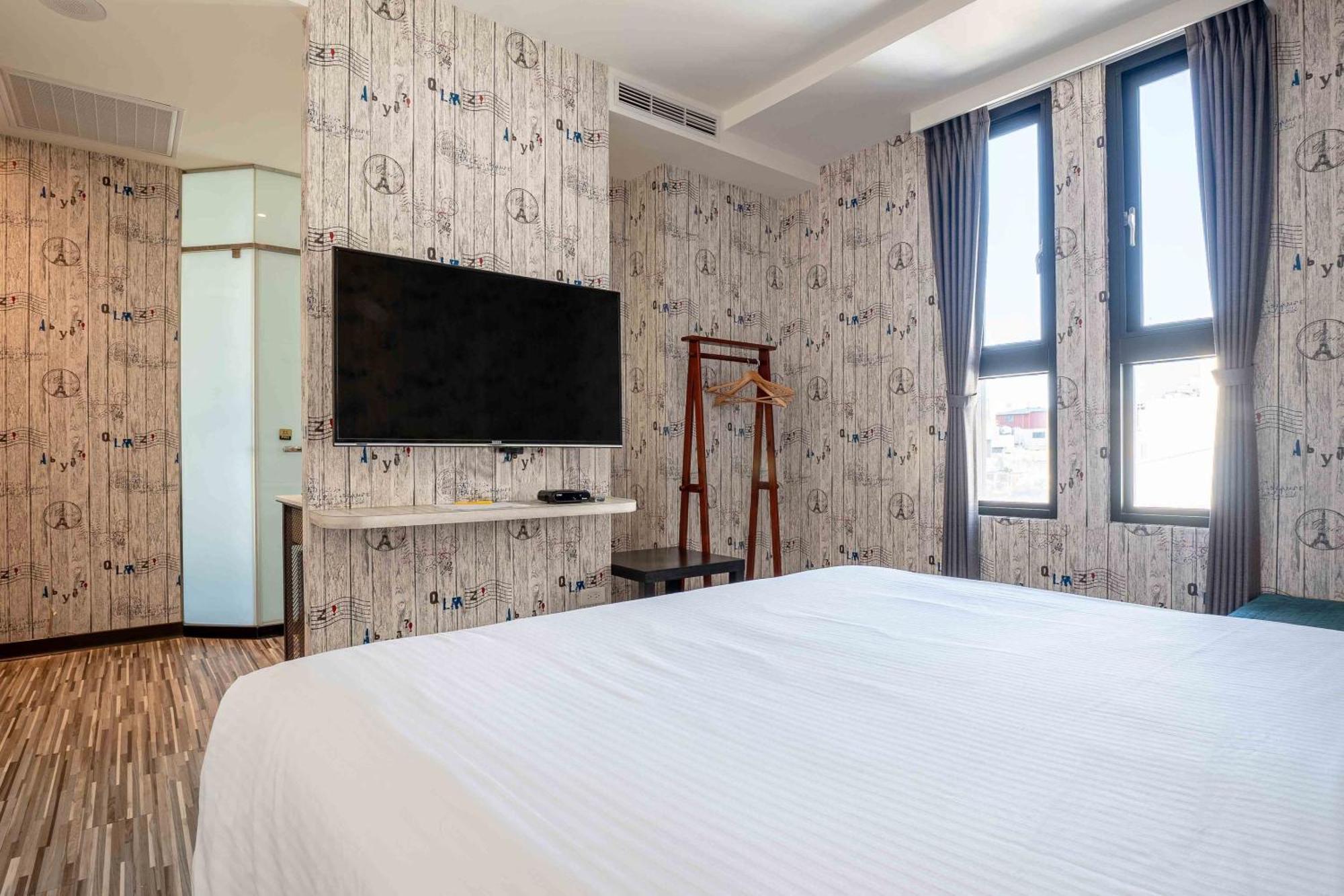 Check Inn Taichung Ziyou Buitenkant foto
