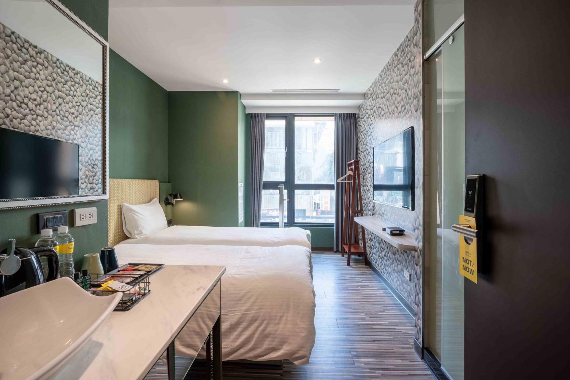 Check Inn Taichung Ziyou Buitenkant foto