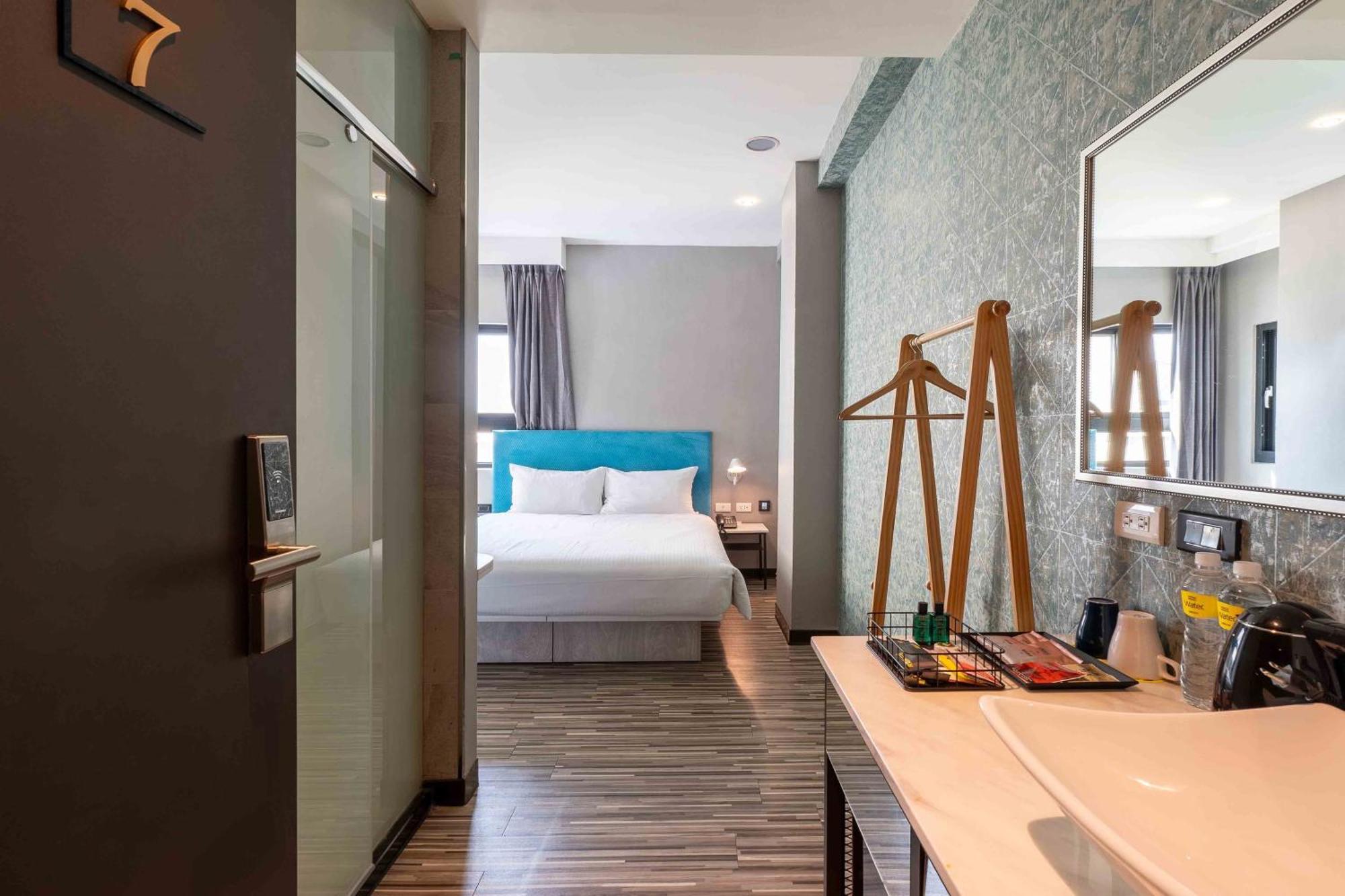 Check Inn Taichung Ziyou Buitenkant foto