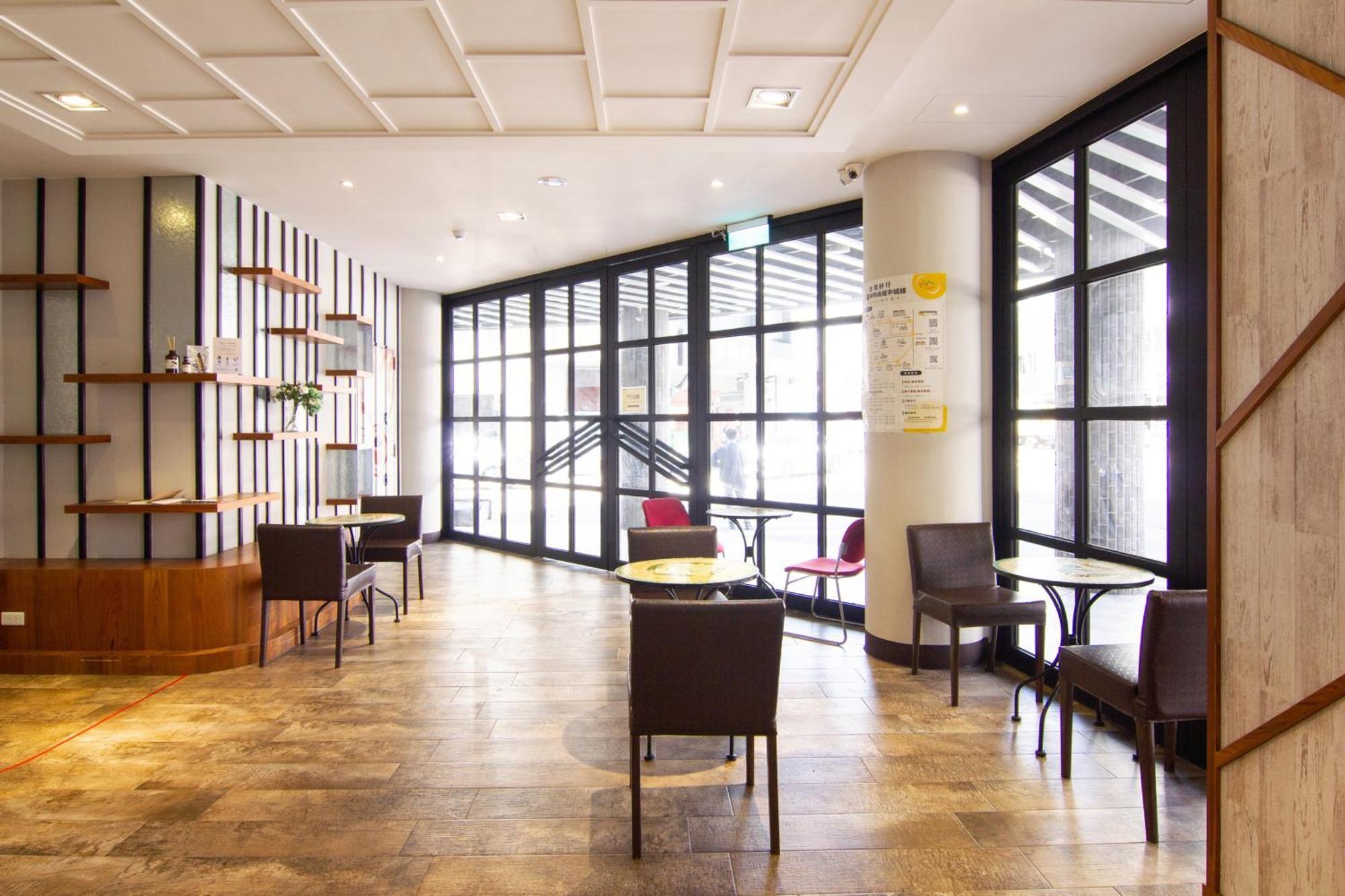 Check Inn Taichung Ziyou Buitenkant foto